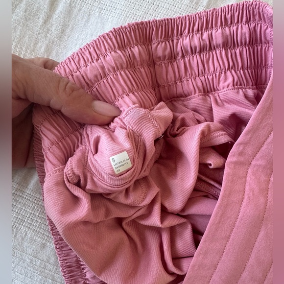 Women's Lululemon Hotty Hot High Rise 2.5” Shorts - Picture 5 of 5